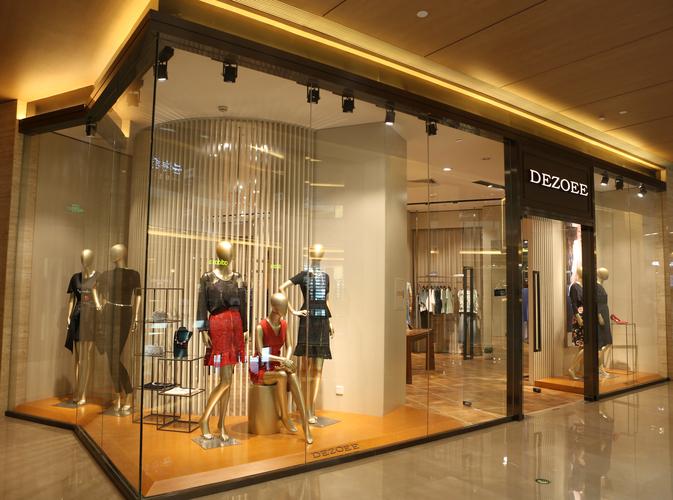 dezoee以服装服饰的研发和营销以及贸易为主业,以时尚的设计和经营